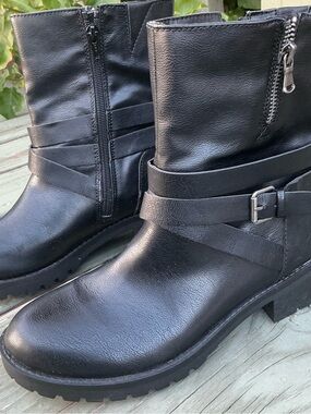 Sun + Stone Stellaa Women's Black Leather Buckle Strap Ankle Booties Sz 9M